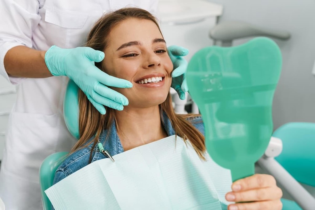Características y ventajas de las carillas dentales de resina - Carillas  dentales